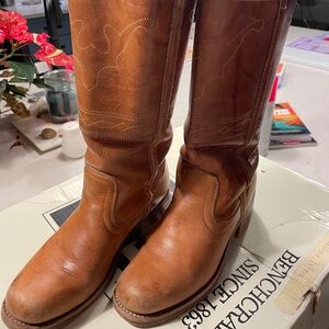 Frye Vintage. Campus size 7